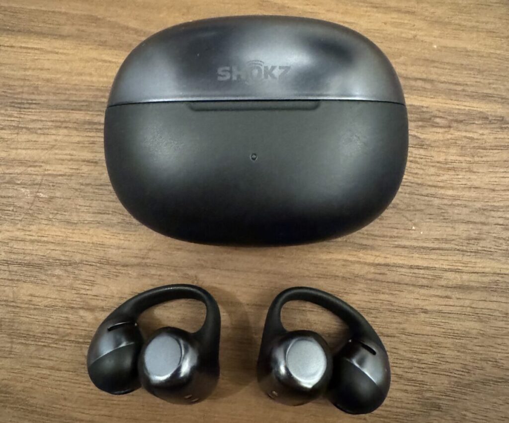 Shokzのイヤホンと充電ケース
